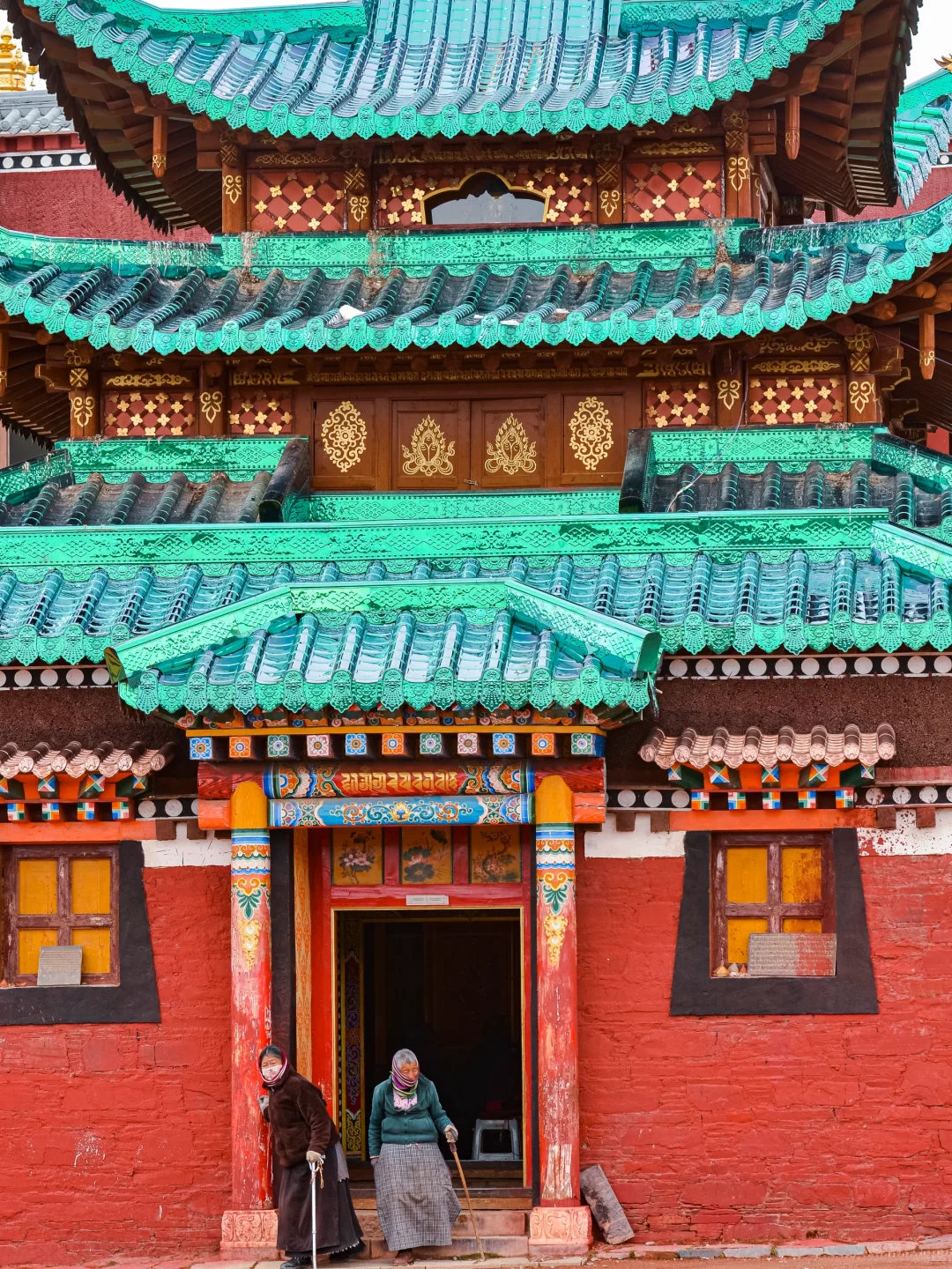 闯进油画里走不出来，一座冷门却震撼的小城