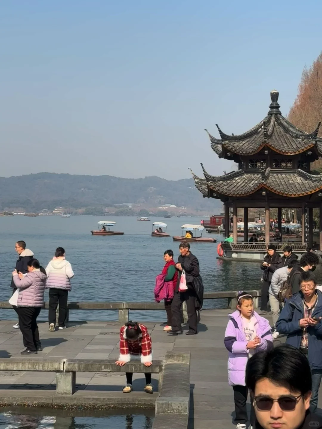 杭州遛娃｜今天的西湖太美了，看一眼就……