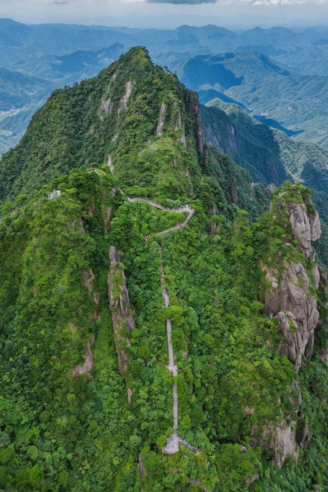 讲真，我很少用“震撼”来形容一座山！😭