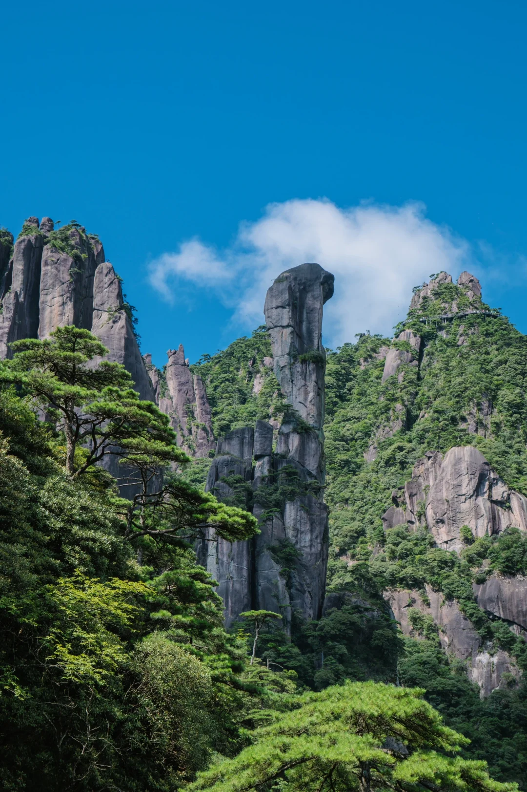 讲真，我很少用“震撼”来形容一座山！😭