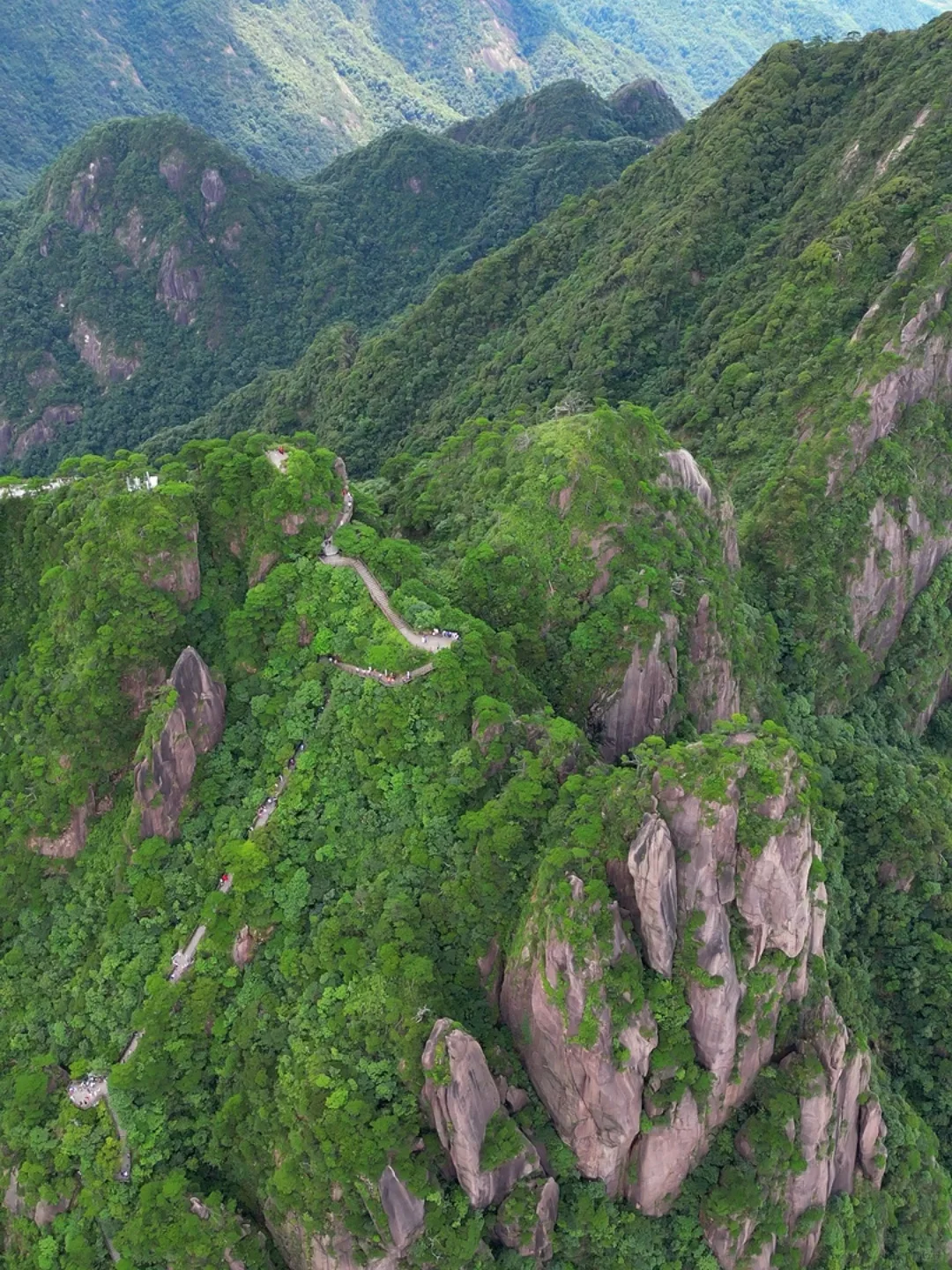讲真，我很少用“震撼”来形容一座山！😭