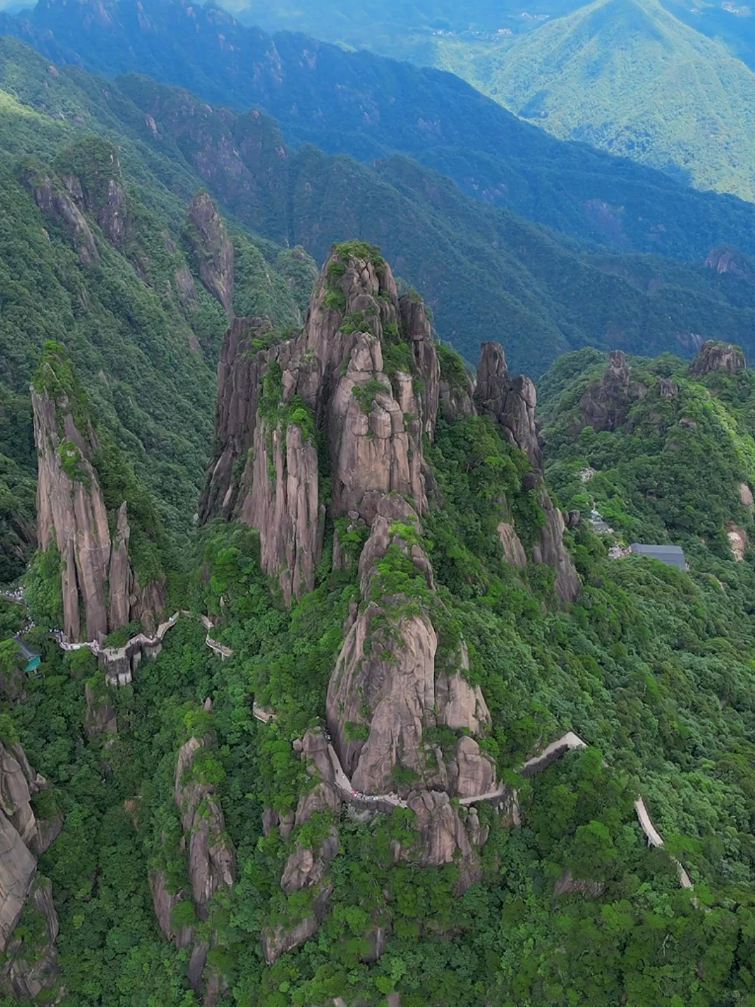 讲真，我很少用“震撼”来形容一座山！😭