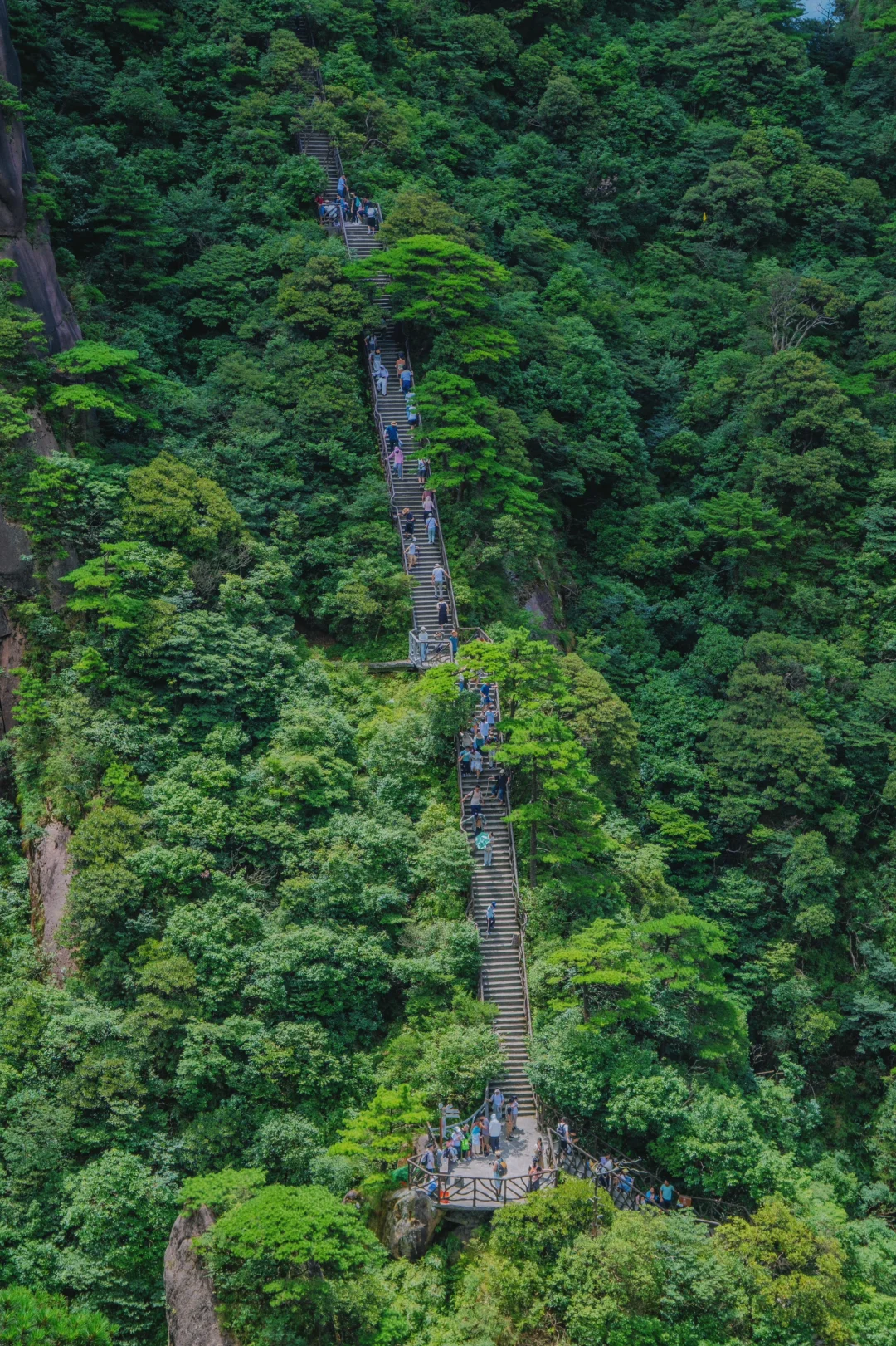 讲真，我很少用“震撼”来形容一座山！😭