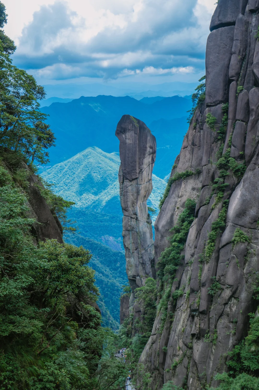 讲真，我很少用“震撼”来形容一座山！😭