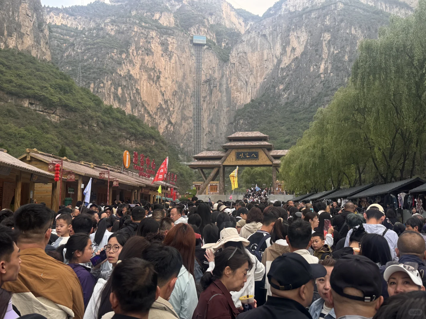 长治八泉峡景区真的神金，毫无管理，随便插队