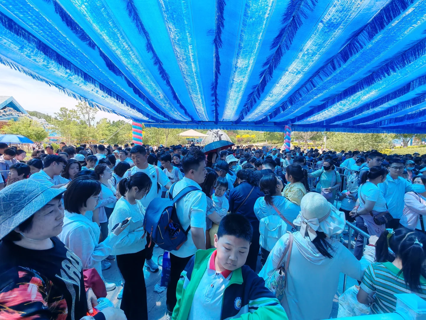 五一全是人