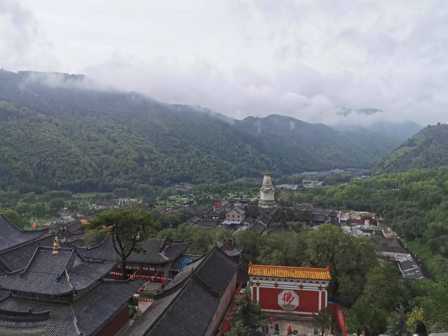 五台山适合静心朝圣，也适合赏景徒步