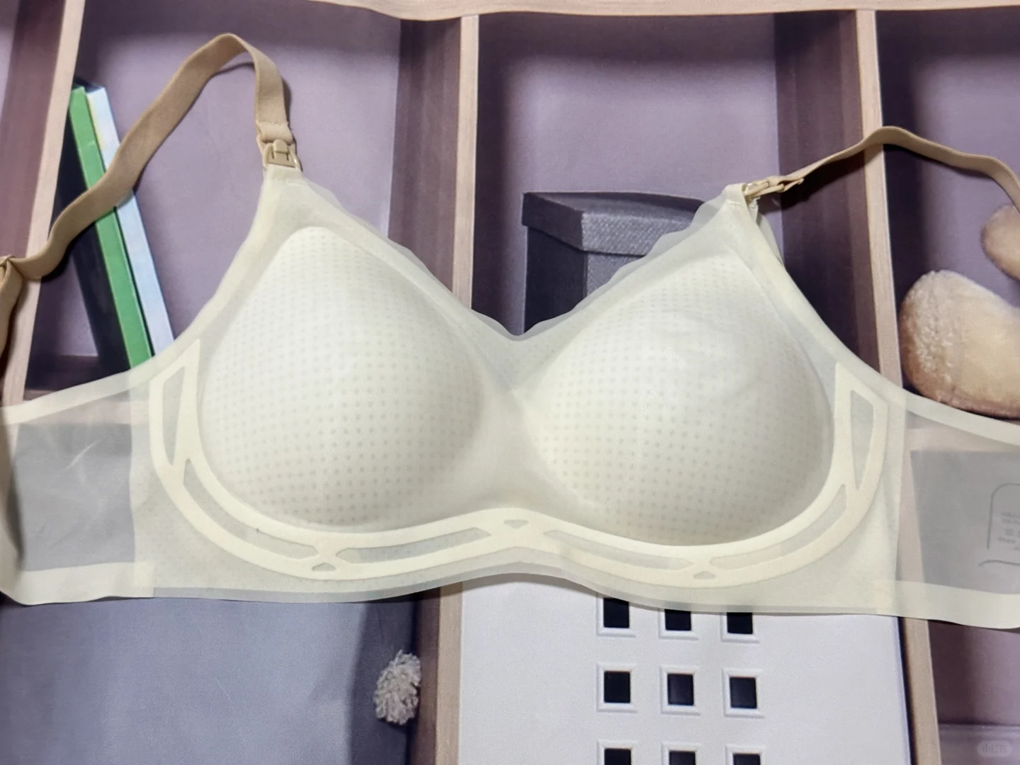 夏季哺乳期的姐妹在家穿内衣吗