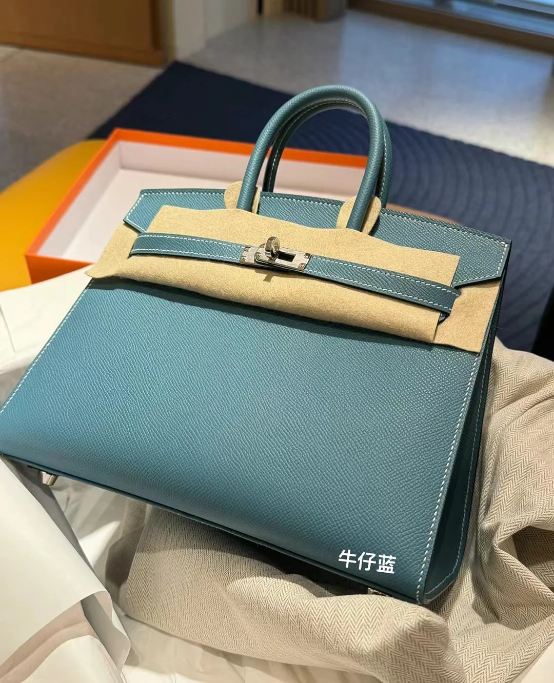 除了一副好皮囊，女生最高级的性感，就是有头