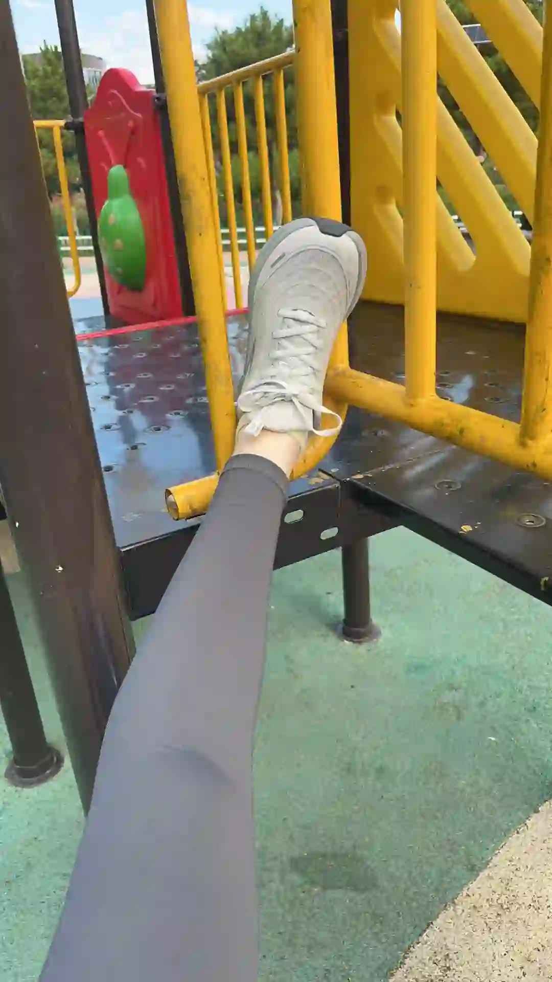 女士泳衣有分罩杯的吗？