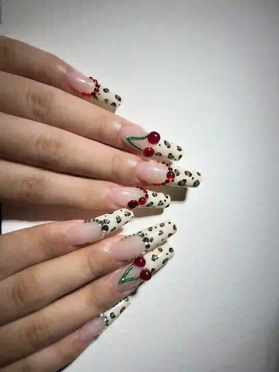 俏皮又性感的豹纹美甲