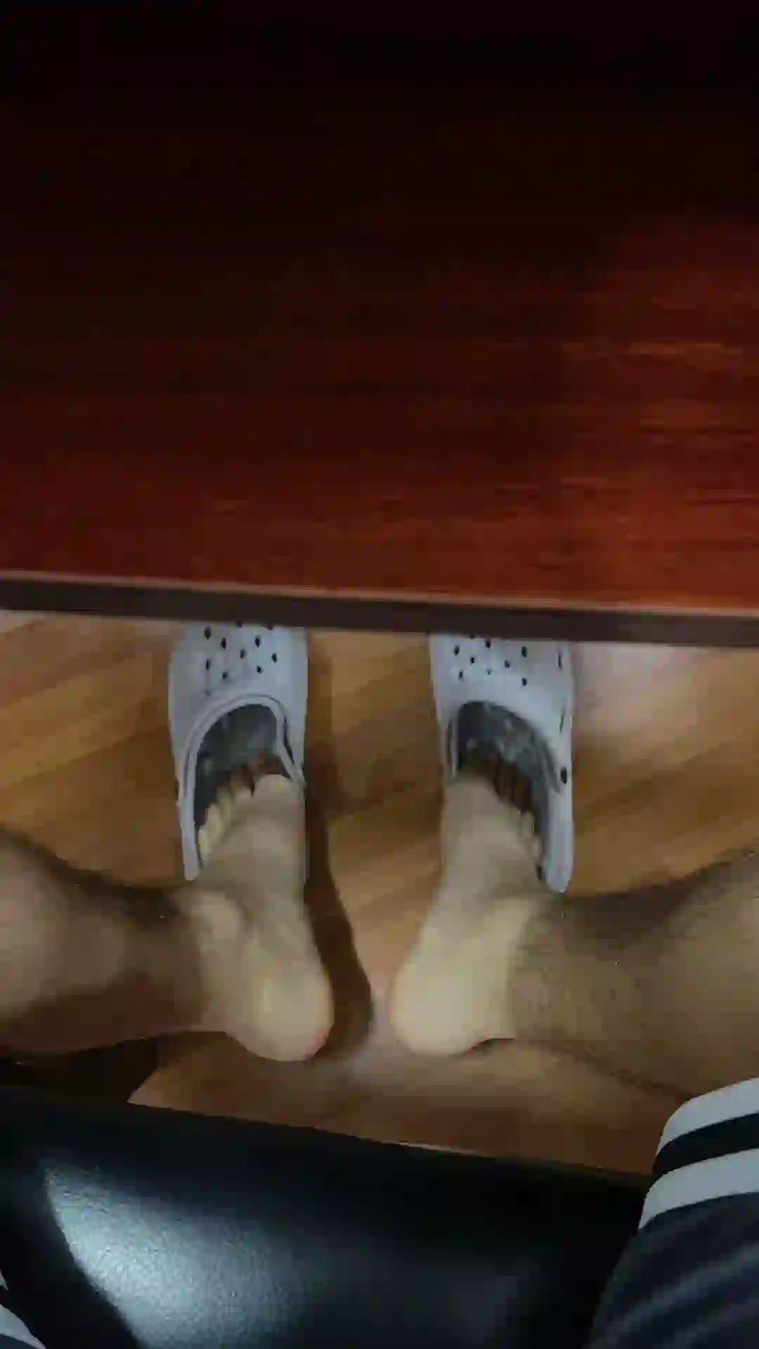 穿了一条防狼丝袜