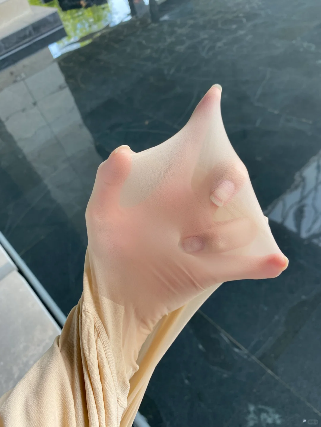 女大学生第一次尝试丝袜...