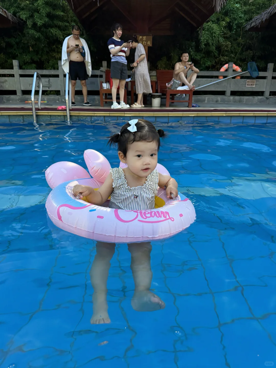 女宝泳衣穿搭