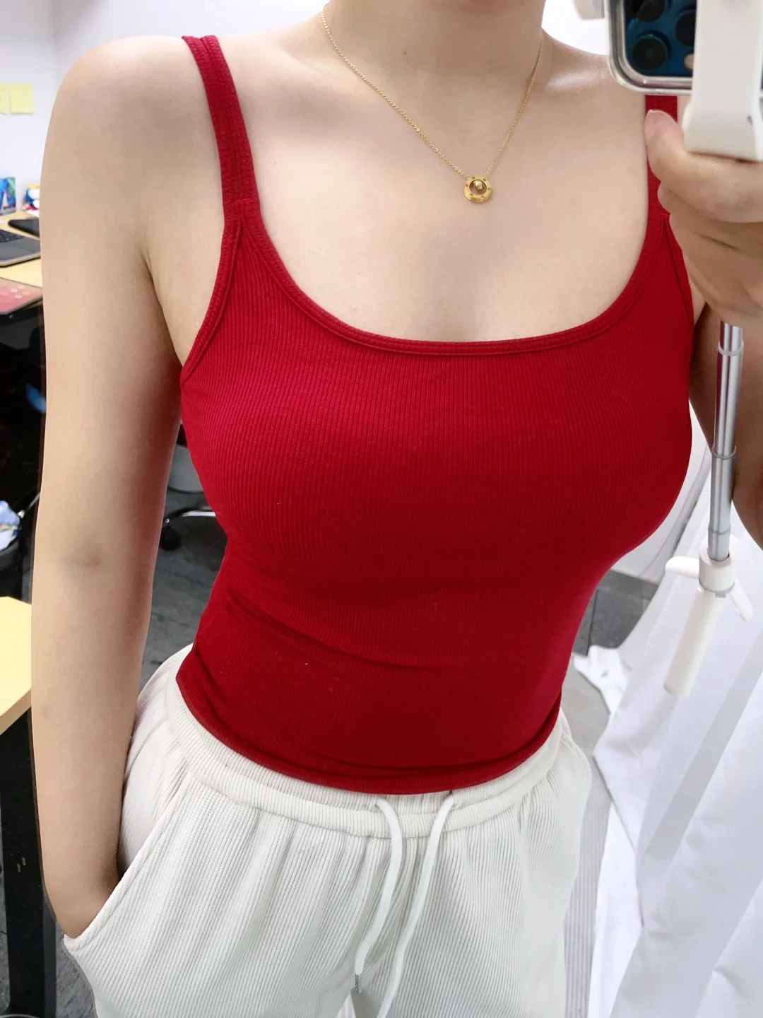 爱港风的姐妹这个夏天怎么少的了这件红色❗
