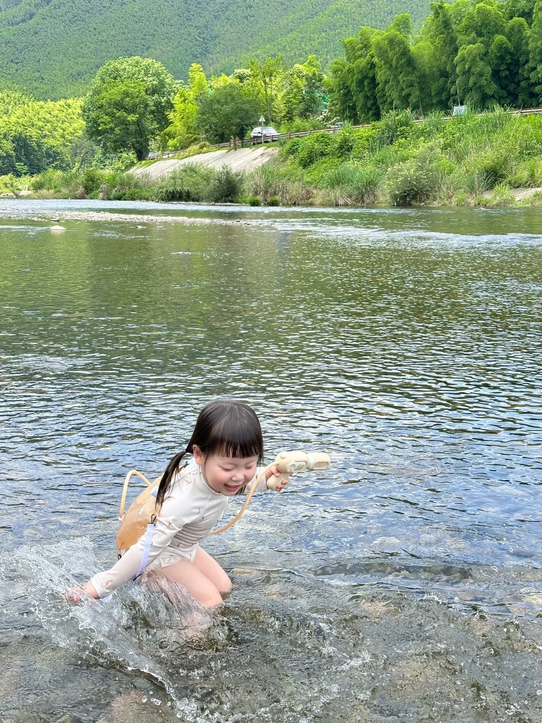 夏天当然要玩水啦！