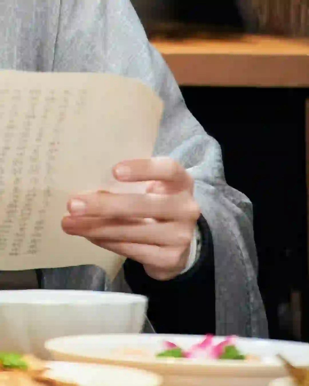 啊呀啊呀，我们陛下的手都这么性感！