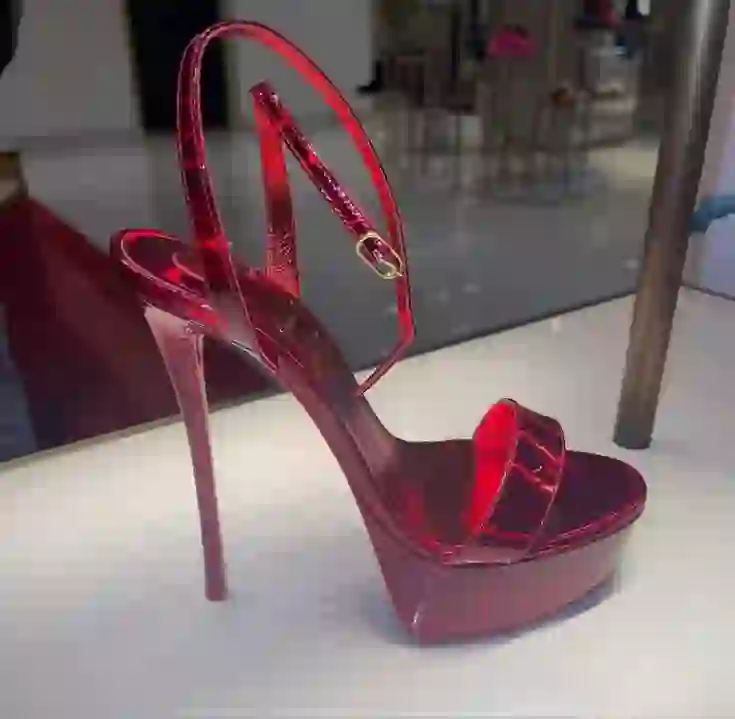 👠性感的高跟鞋，一双魔法鞋。