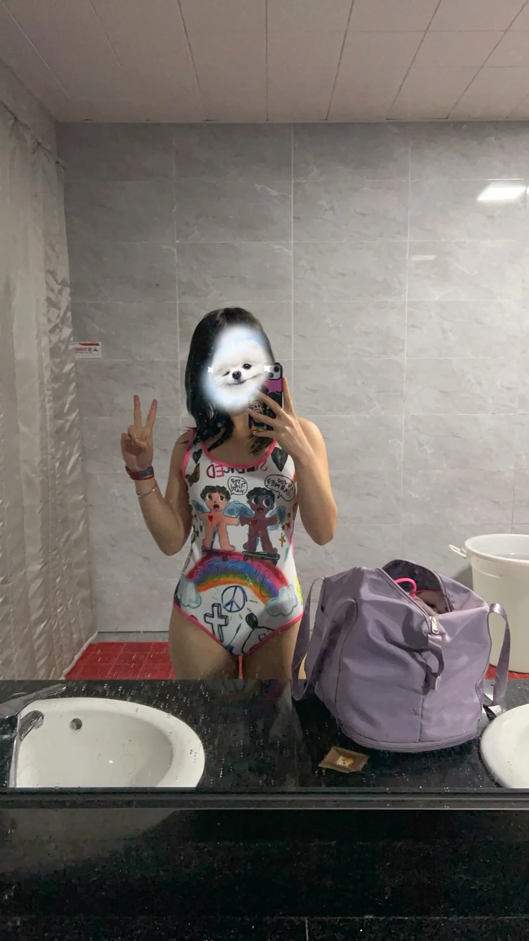 带我看看美女们的泳衣～