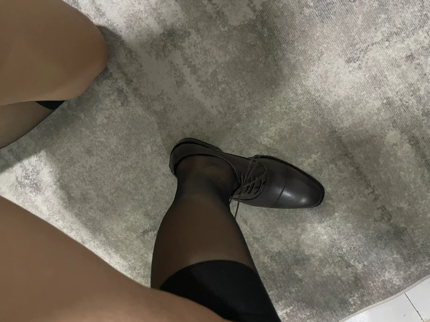 🥲单膝跪地