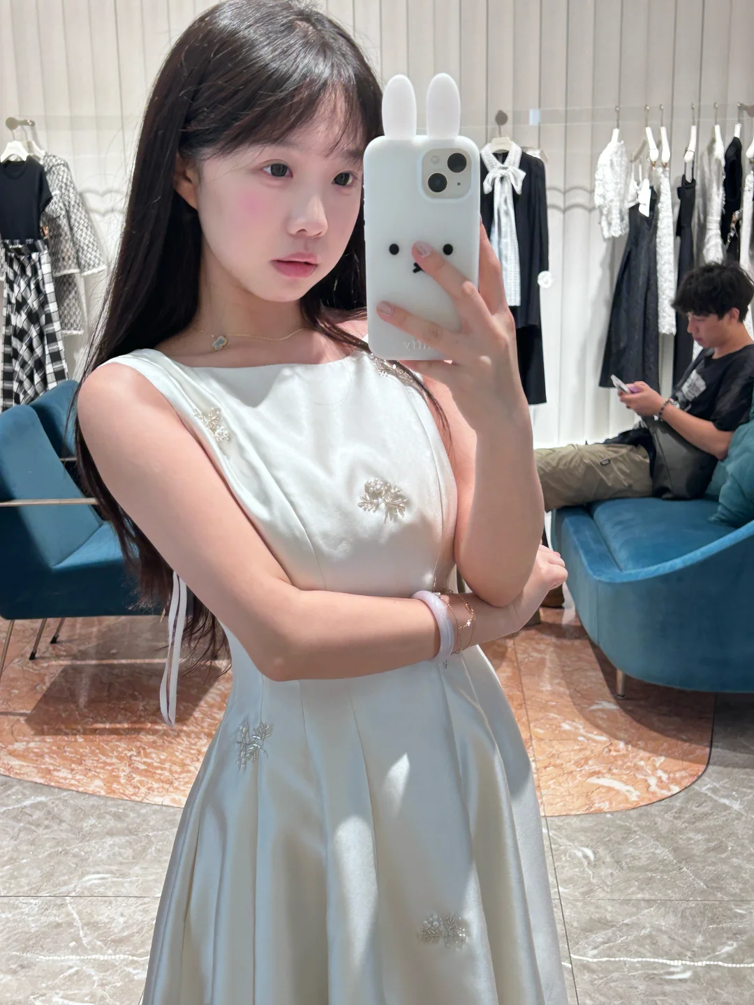 路过三次都舍不得买的裙子