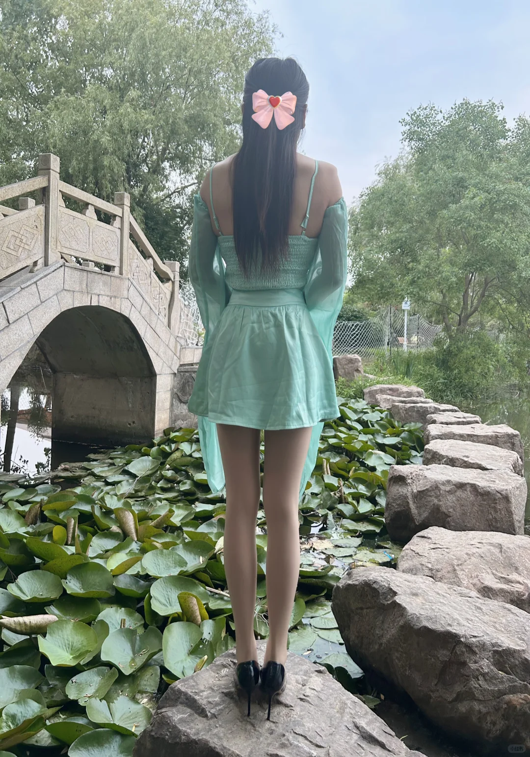 “清醒，知趣，世俗，祝你也祝我”