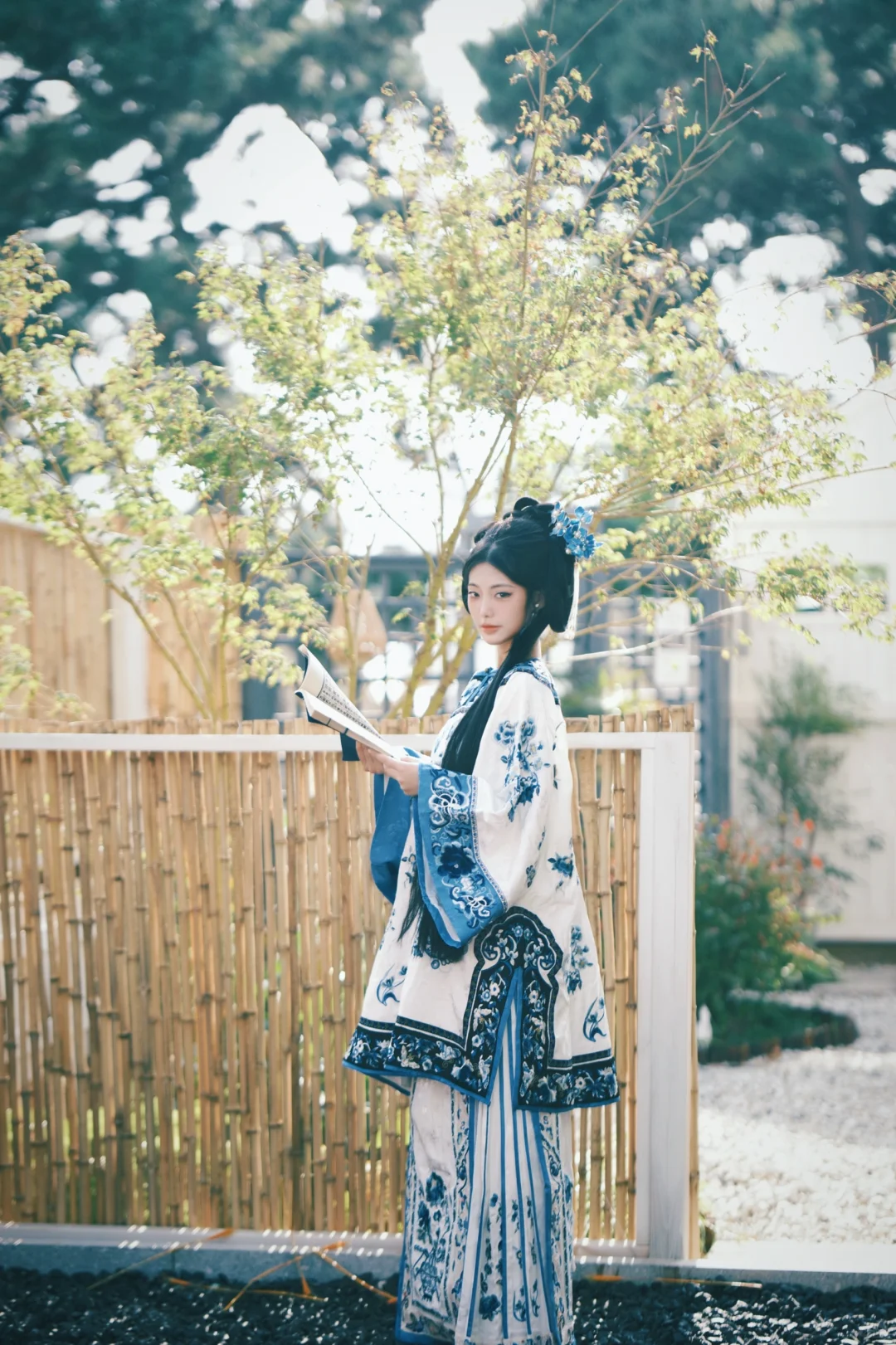 清汉女·人像