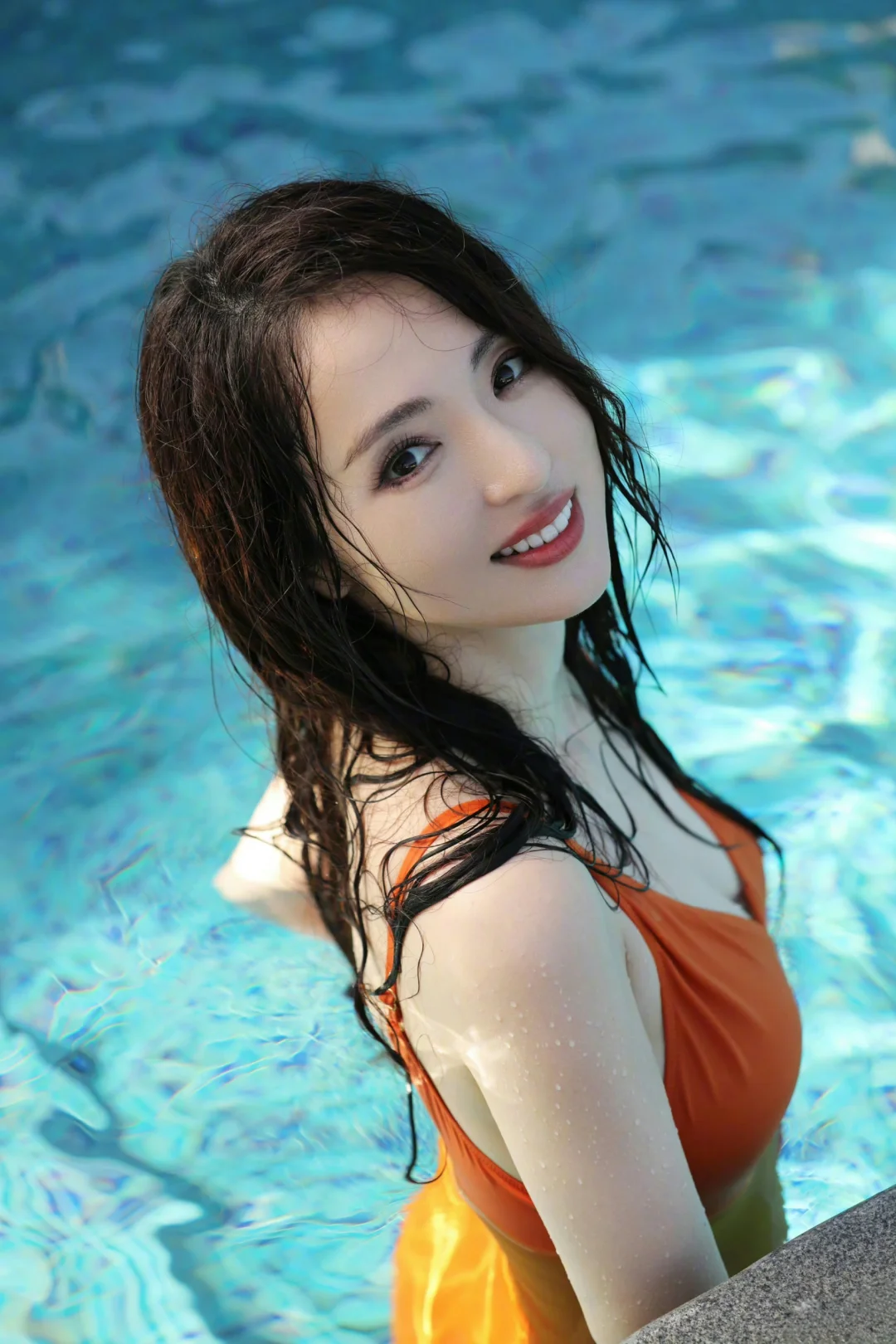 董璇泳装大片