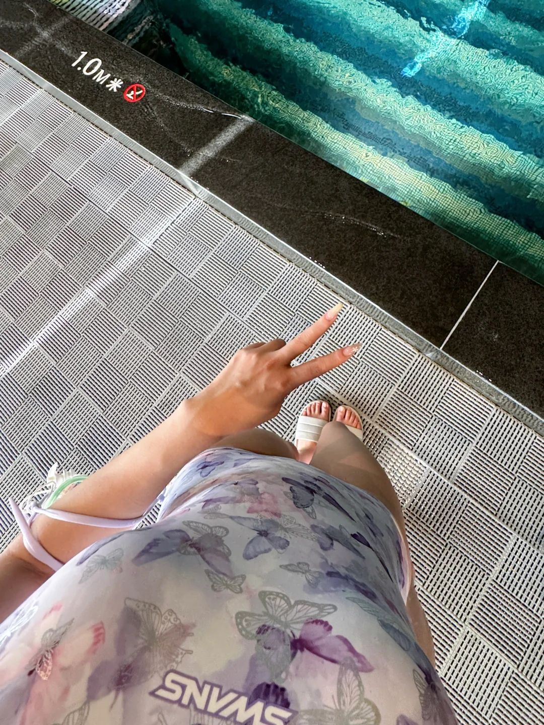 刚游完的背