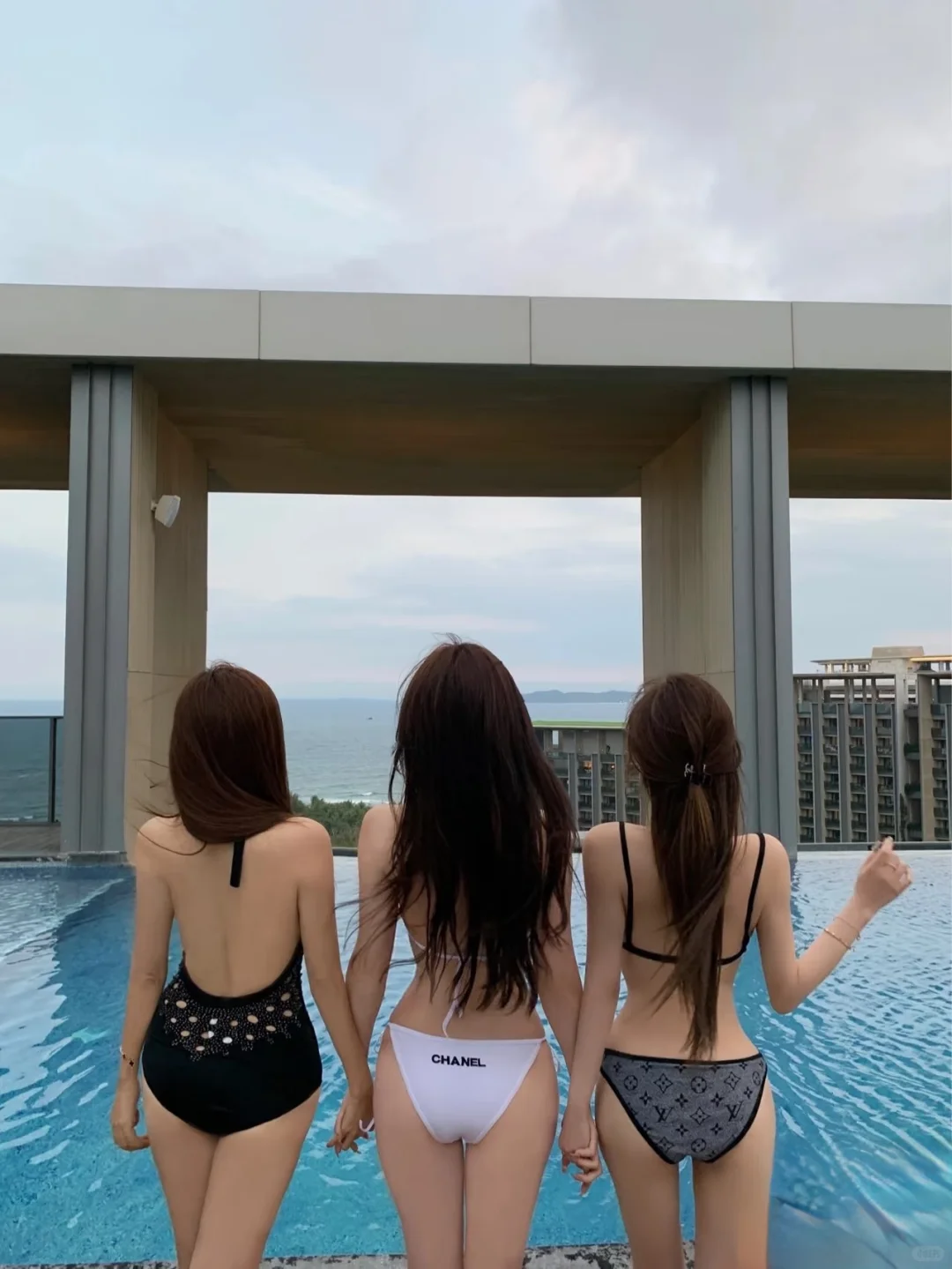 游个泳吧！泳池派对🌊