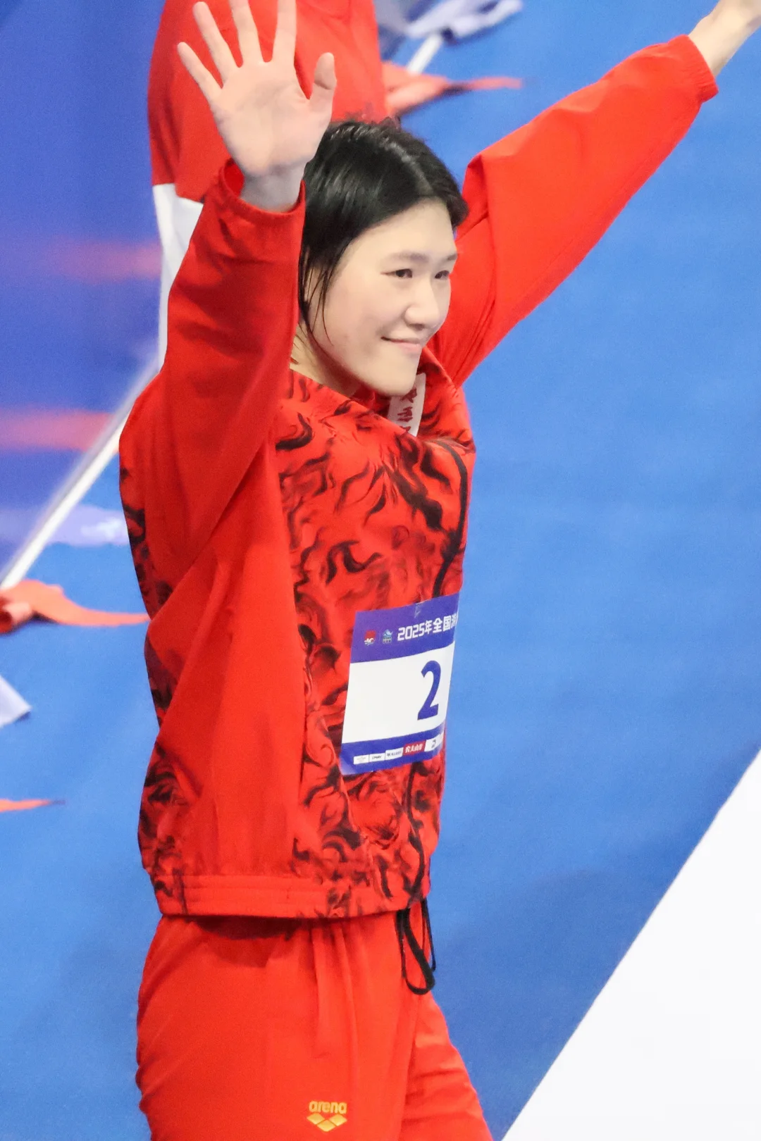 一些领奖台的泳女