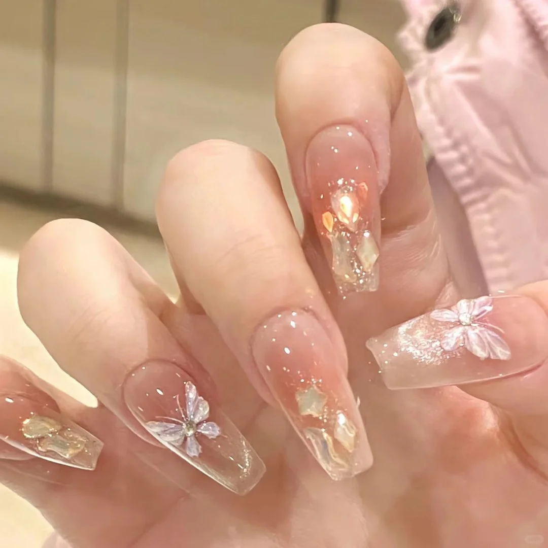 🦋夏日新宠！蝴蝶贴钻美甲，秒变腮红甜妹