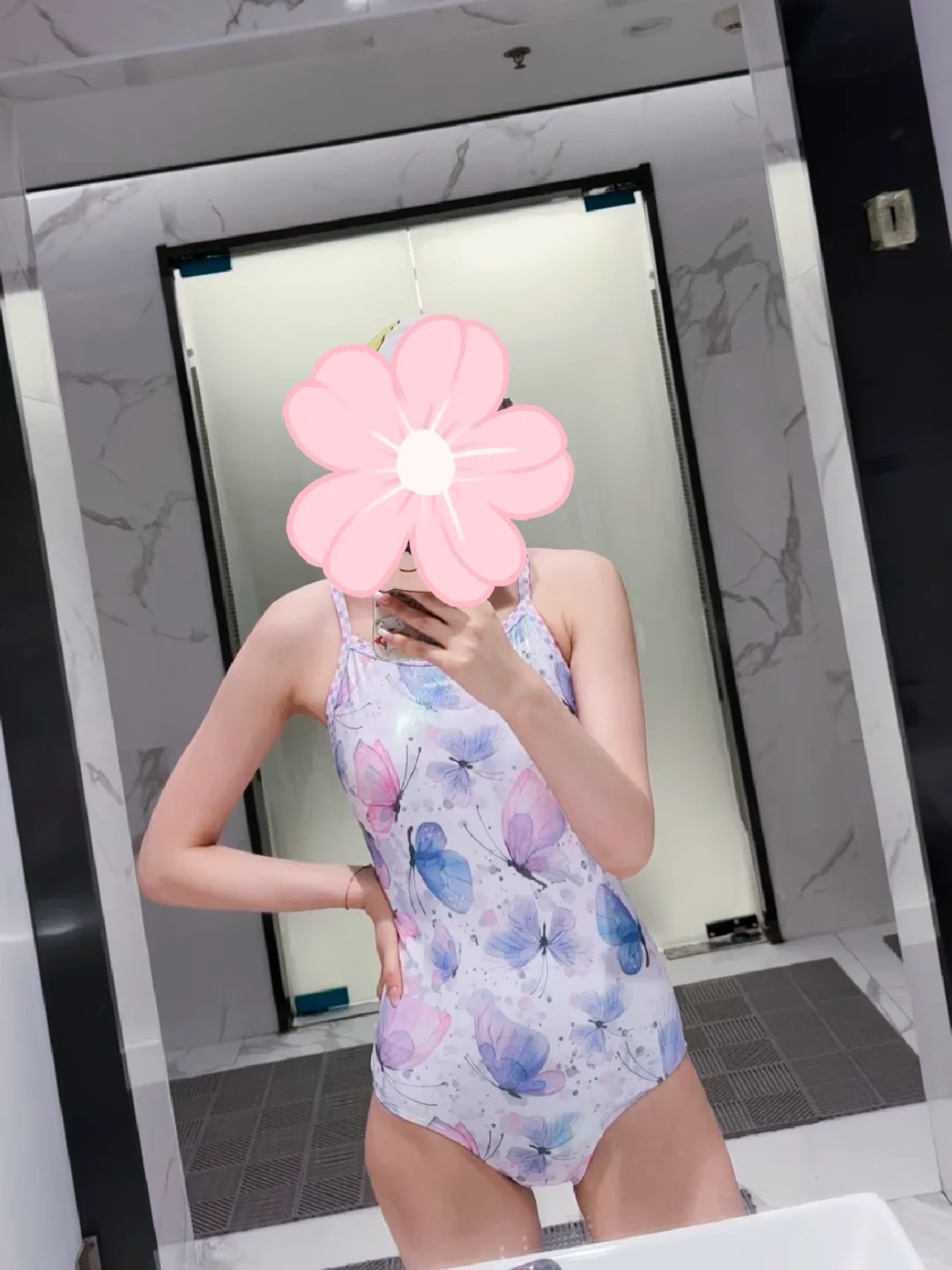 左滑 蝴蝶🦋身上图