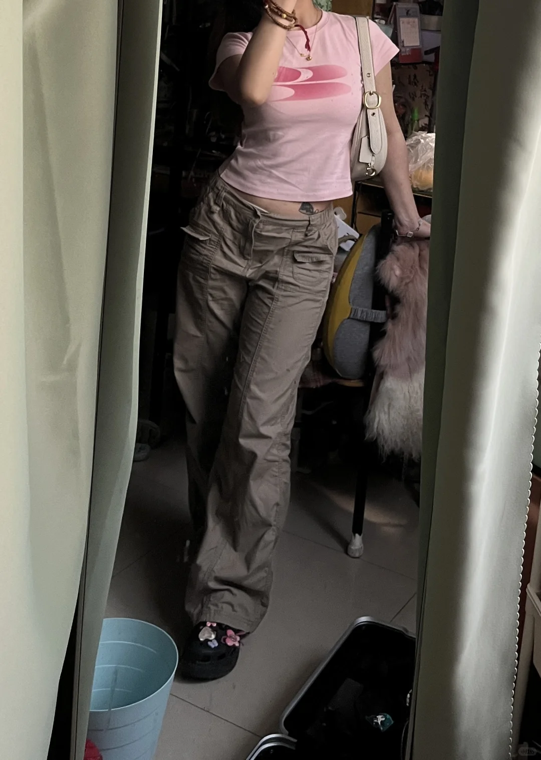 想了想还是穿衣服裤子吧