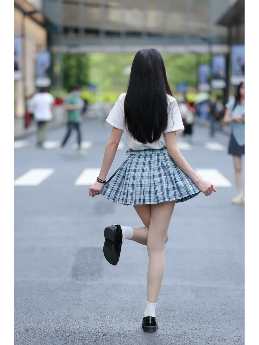 深圳街拍丨蓝格纹JK制服穿搭