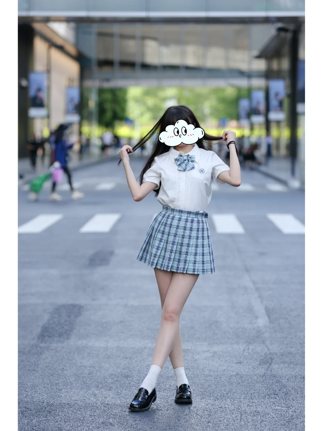 深圳街拍丨蓝格纹JK制服穿搭