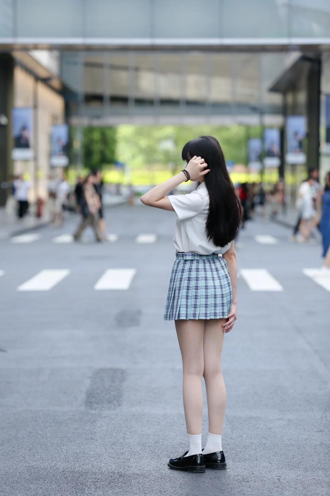 深圳街拍丨蓝格纹JK制服穿搭