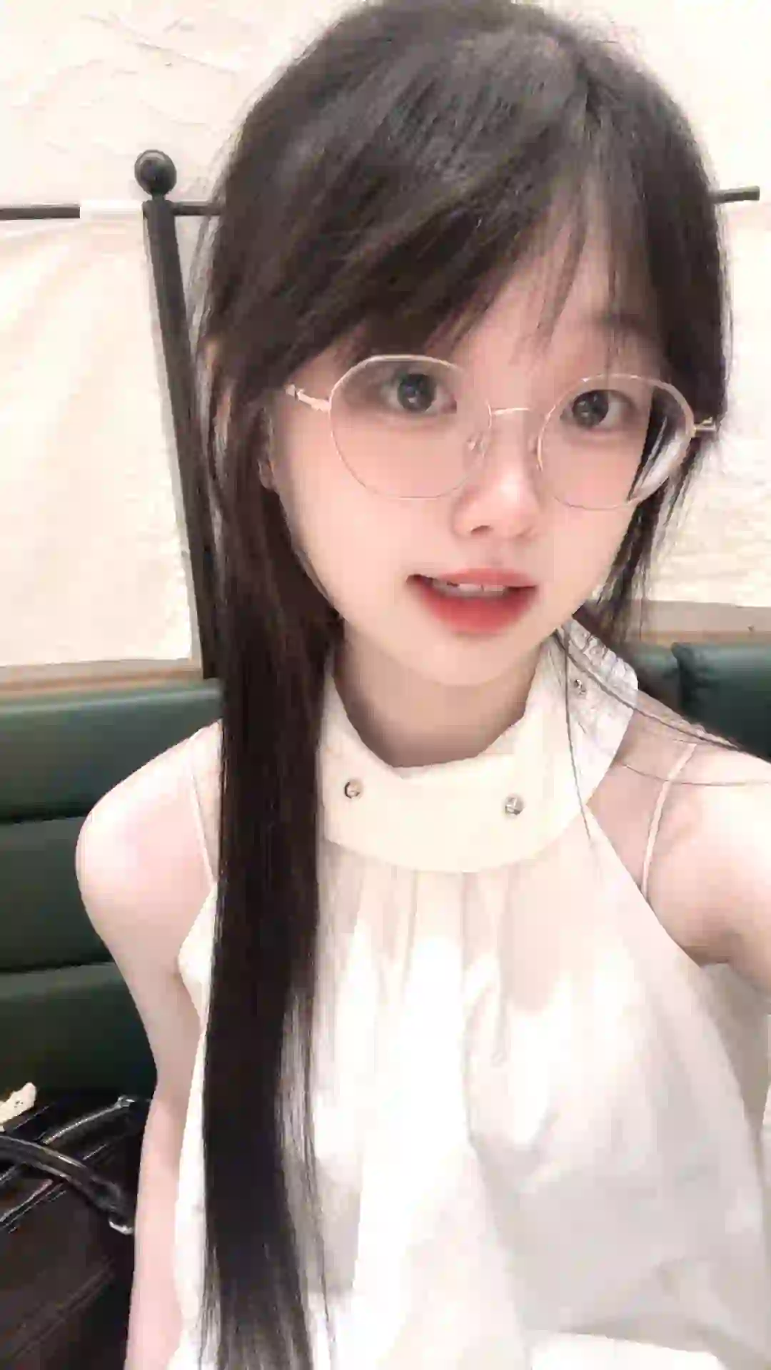 右滑看甜妹变御