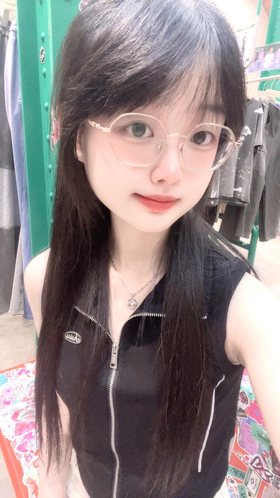 右滑看甜妹变御