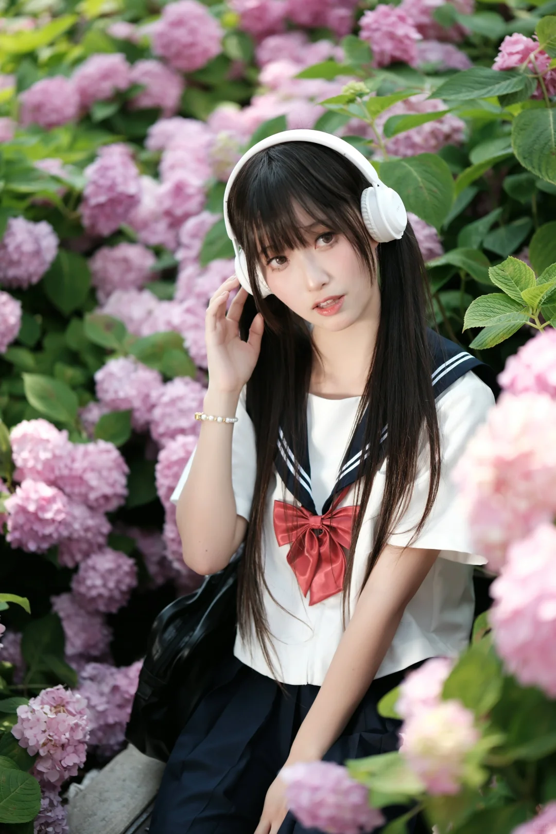 绣球花丛中的白丝jk