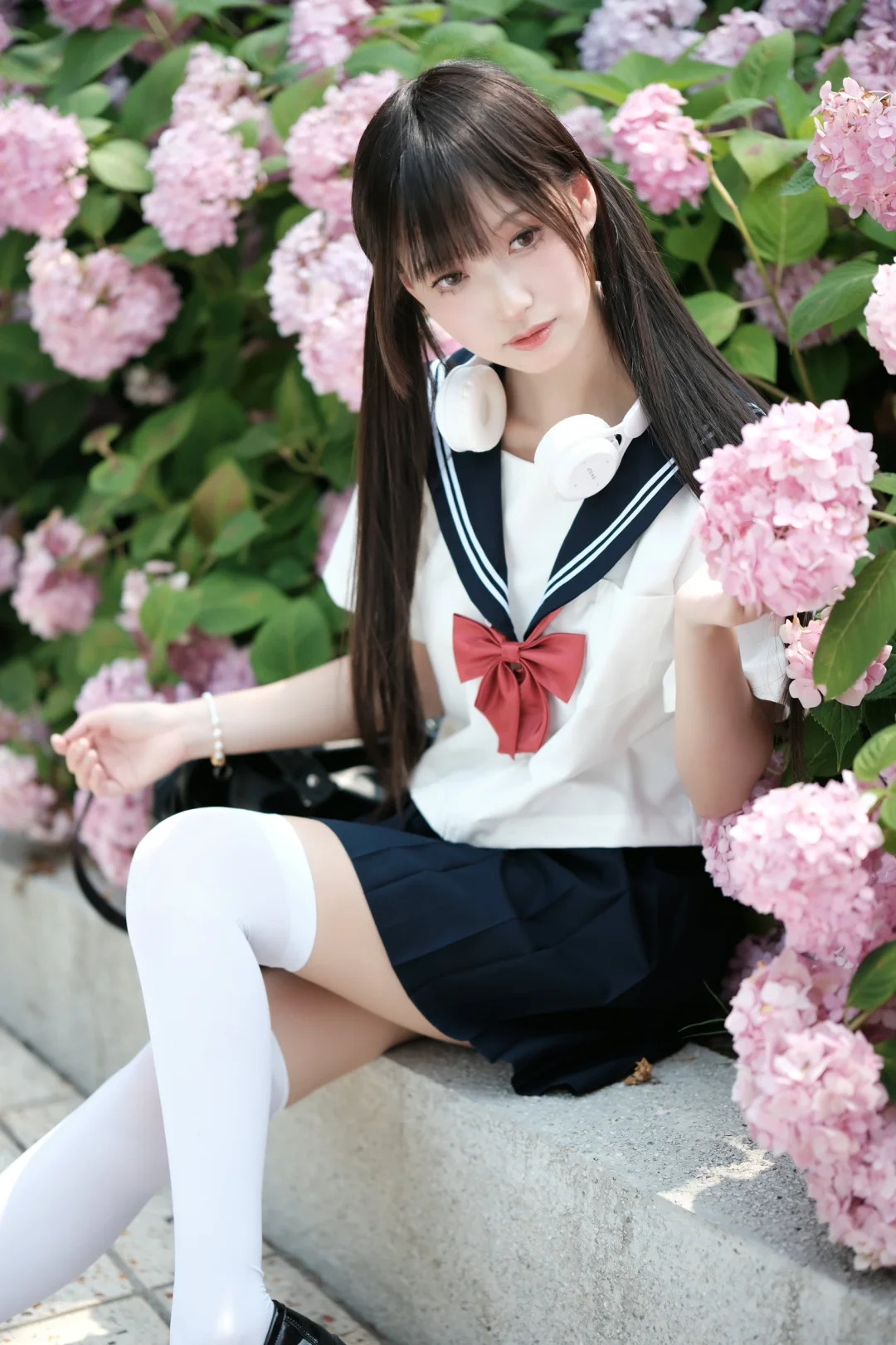 绣球花丛中的白丝jk