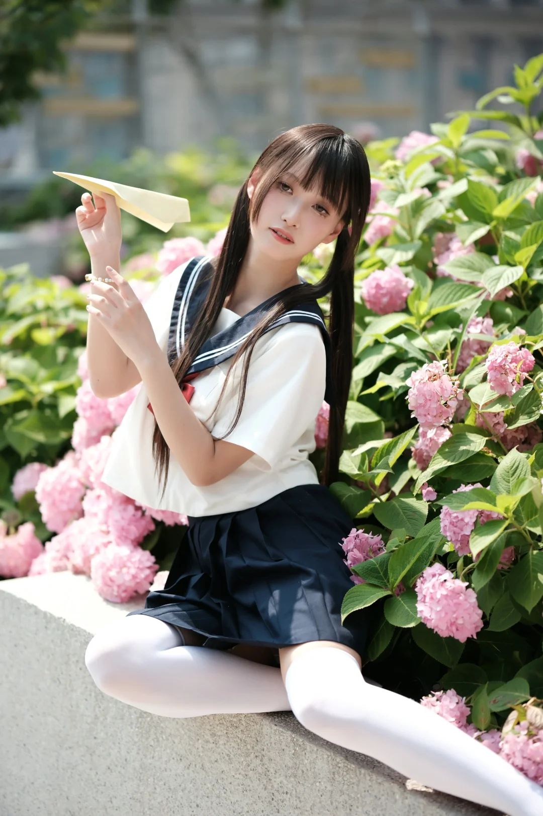绣球花丛中的白丝jk