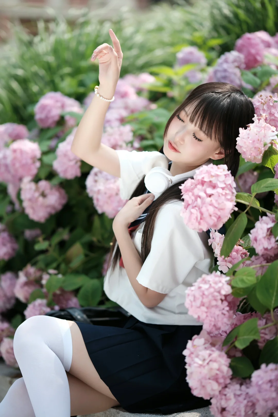 绣球花丛中的白丝jk