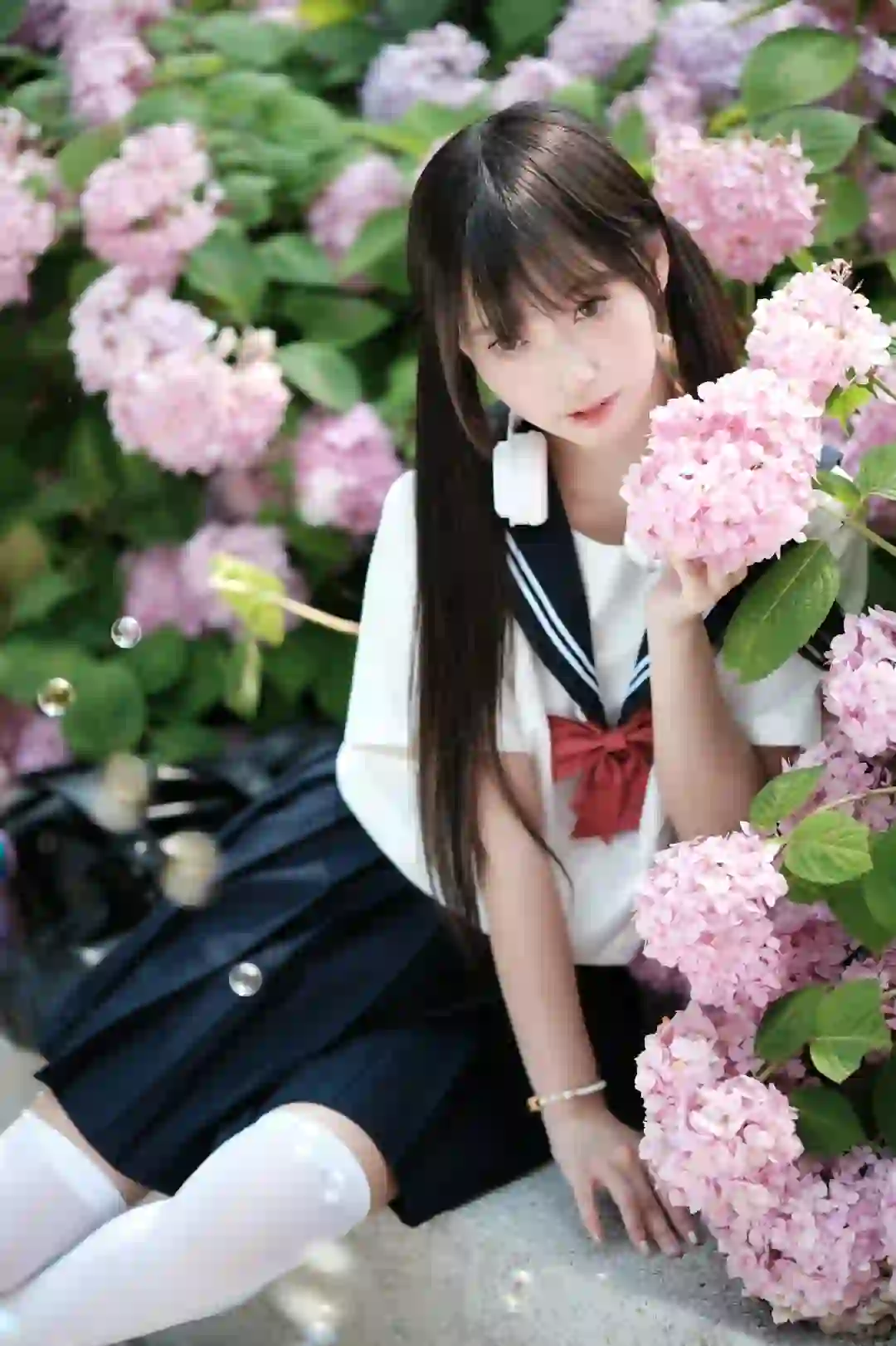 绣球花丛中的白丝jk