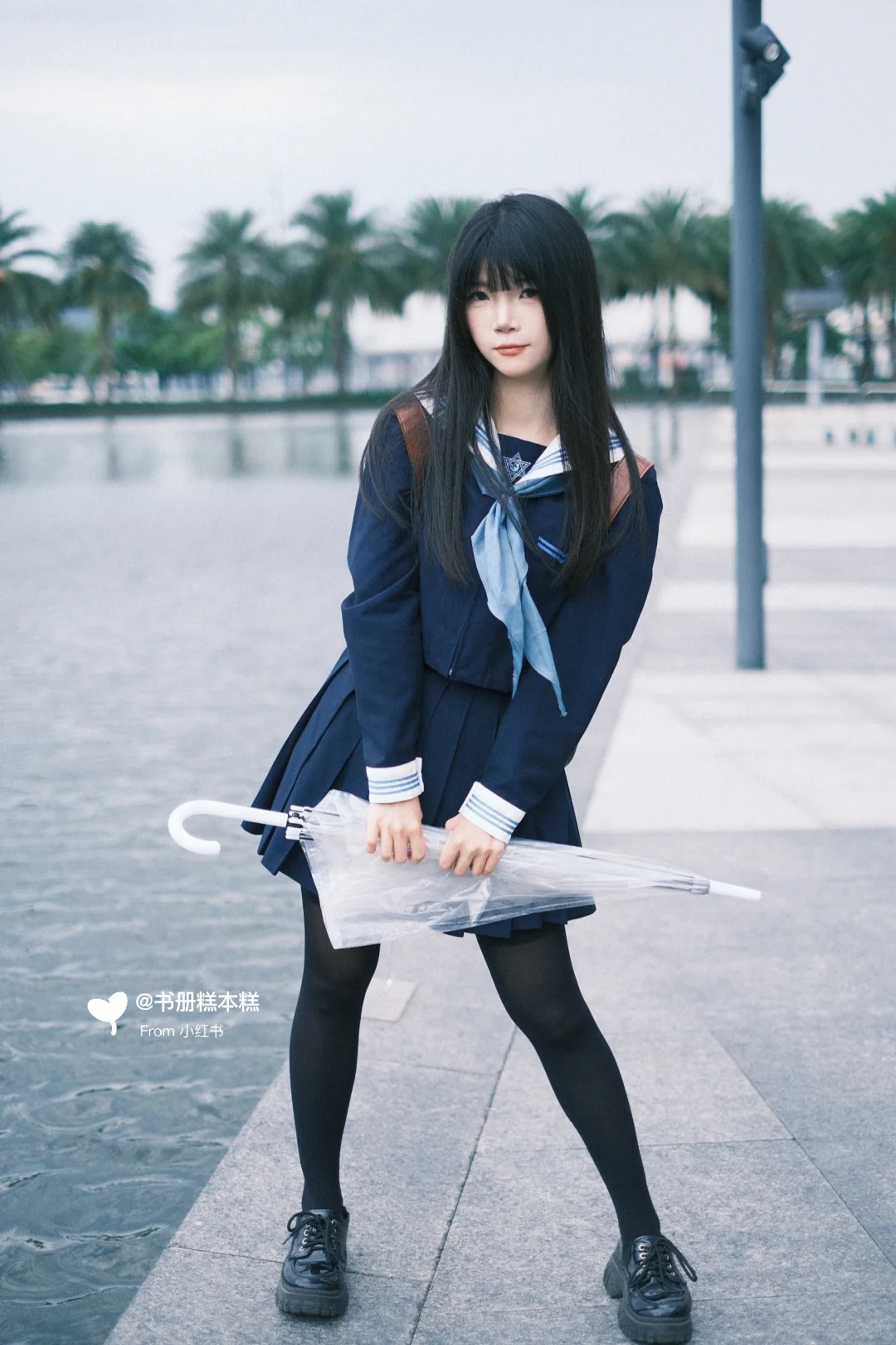 阴雨天，黑长直JK和透明伞