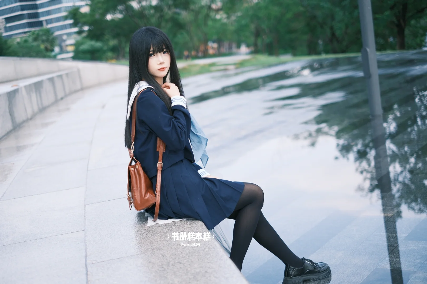 阴雨天，黑长直JK和透明伞