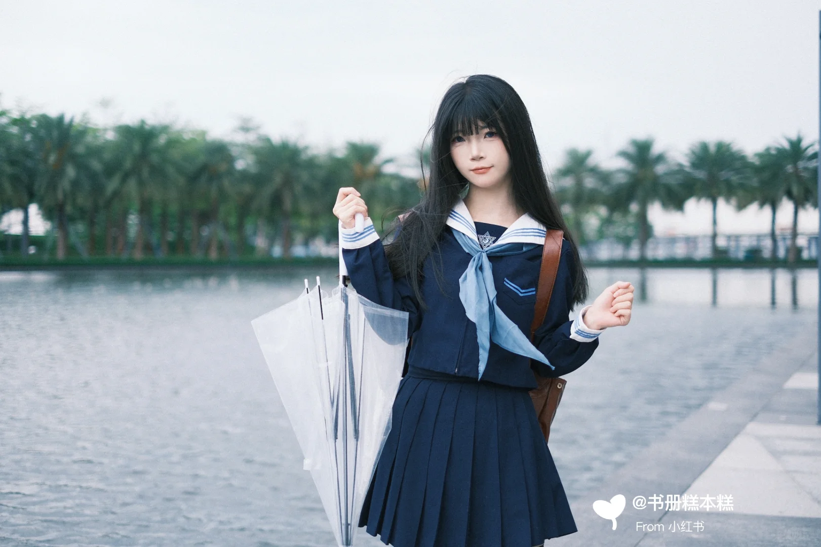 阴雨天，黑长直JK和透明伞
