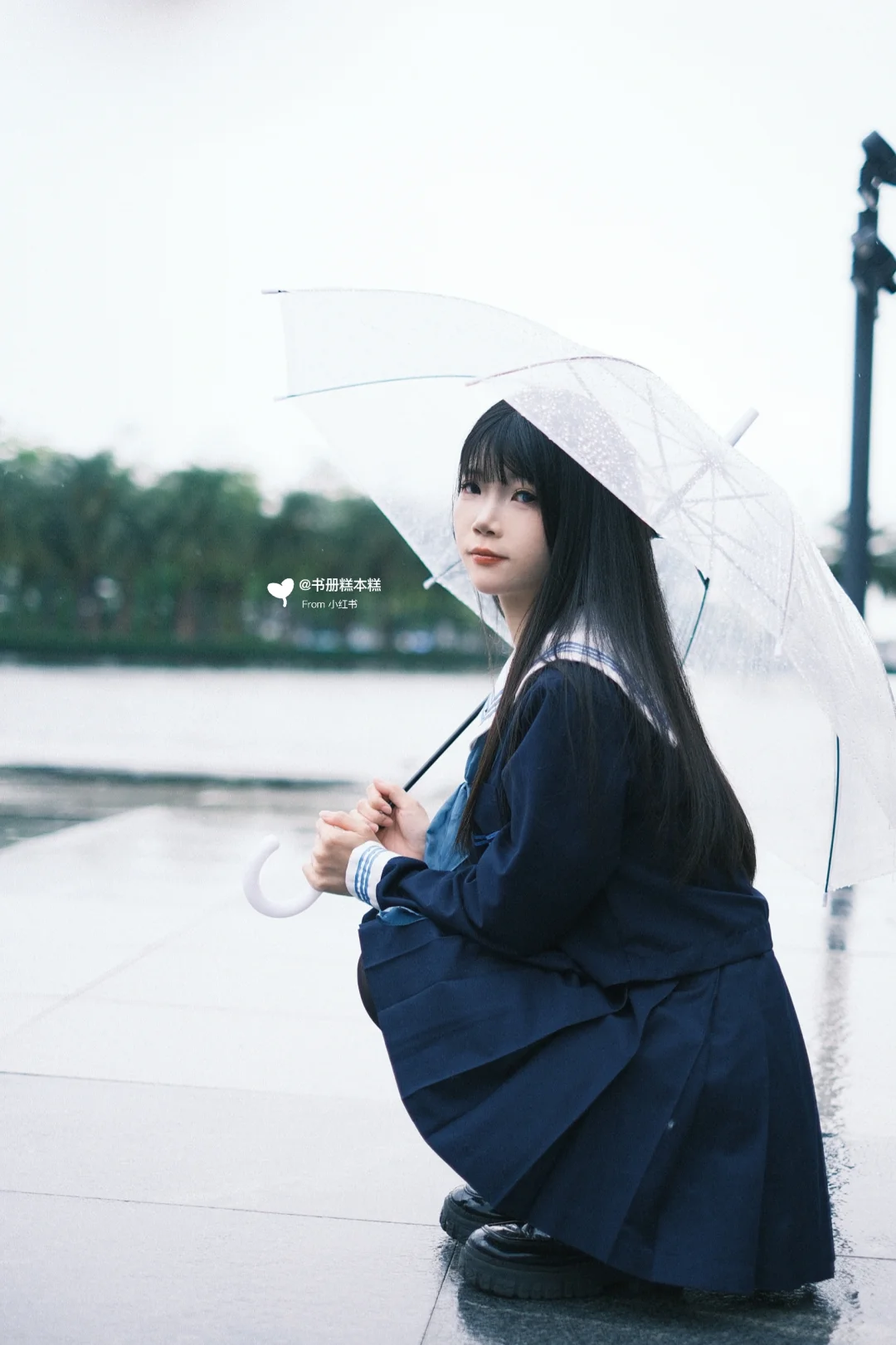 阴雨天，黑长直JK和透明伞