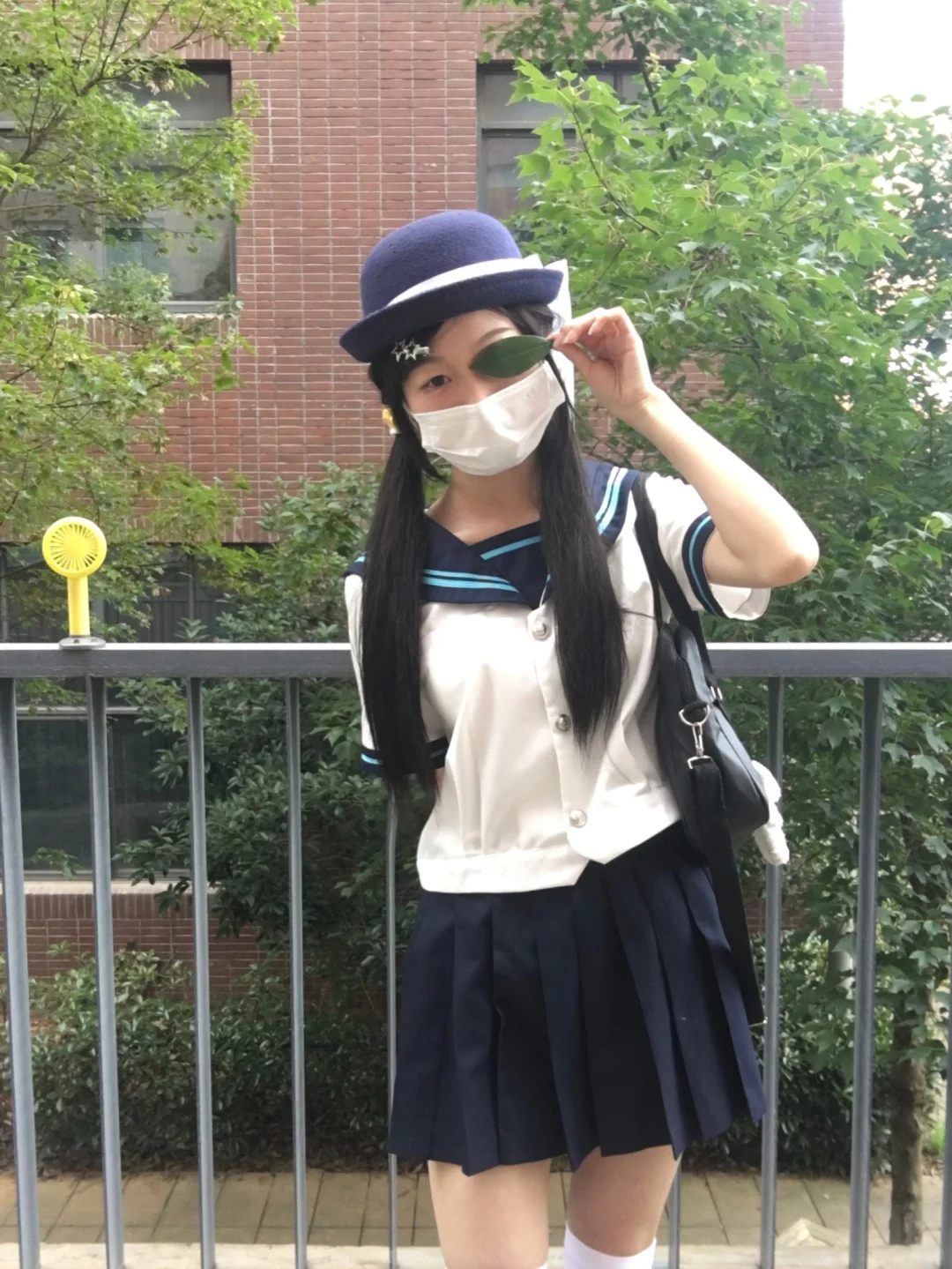 有些女生能不能不要在朋友圈发jk啊