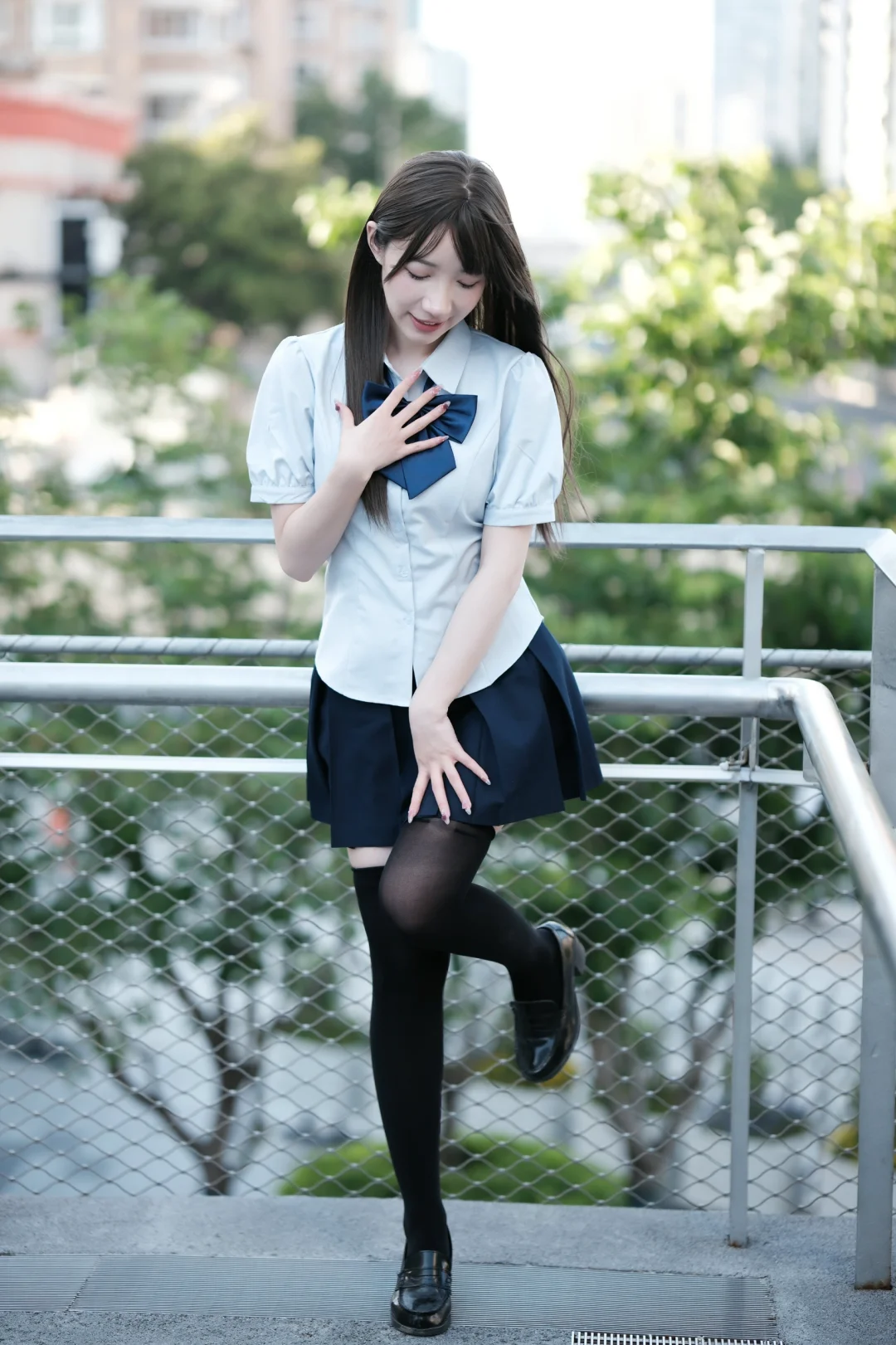 黑丝jk学姐好看啊！！！
